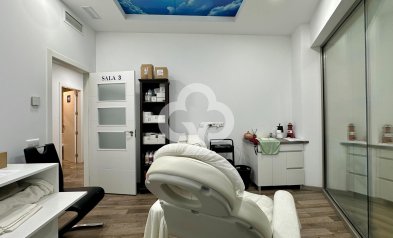 Resale - Local comercial -
Mijas - Las Cañadas