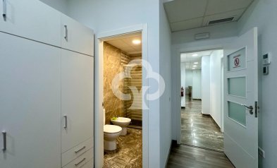 Resale - Local comercial -
Mijas - Las Cañadas