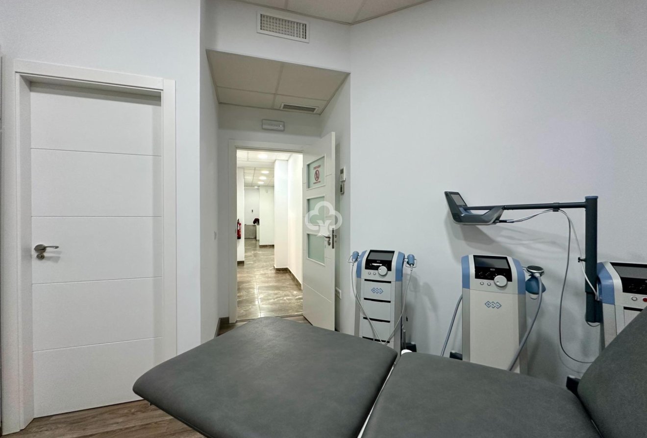 Resale - Local comercial -
Mijas - Las Cañadas