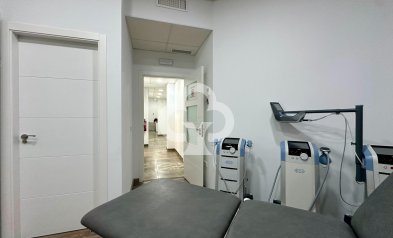 Resale - Local comercial -
Mijas - Las Cañadas