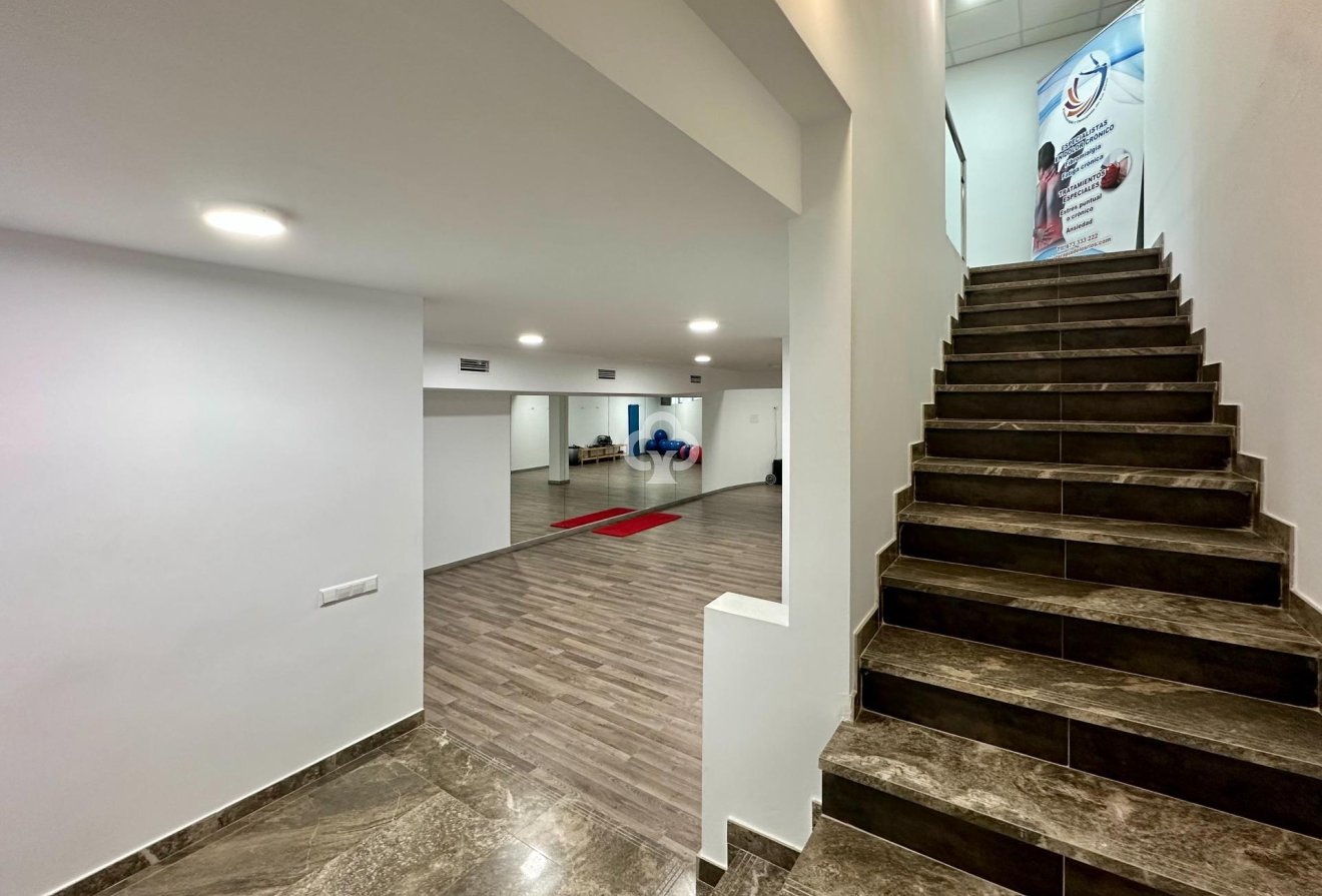 Resale - Local comercial -
Mijas - Las Cañadas