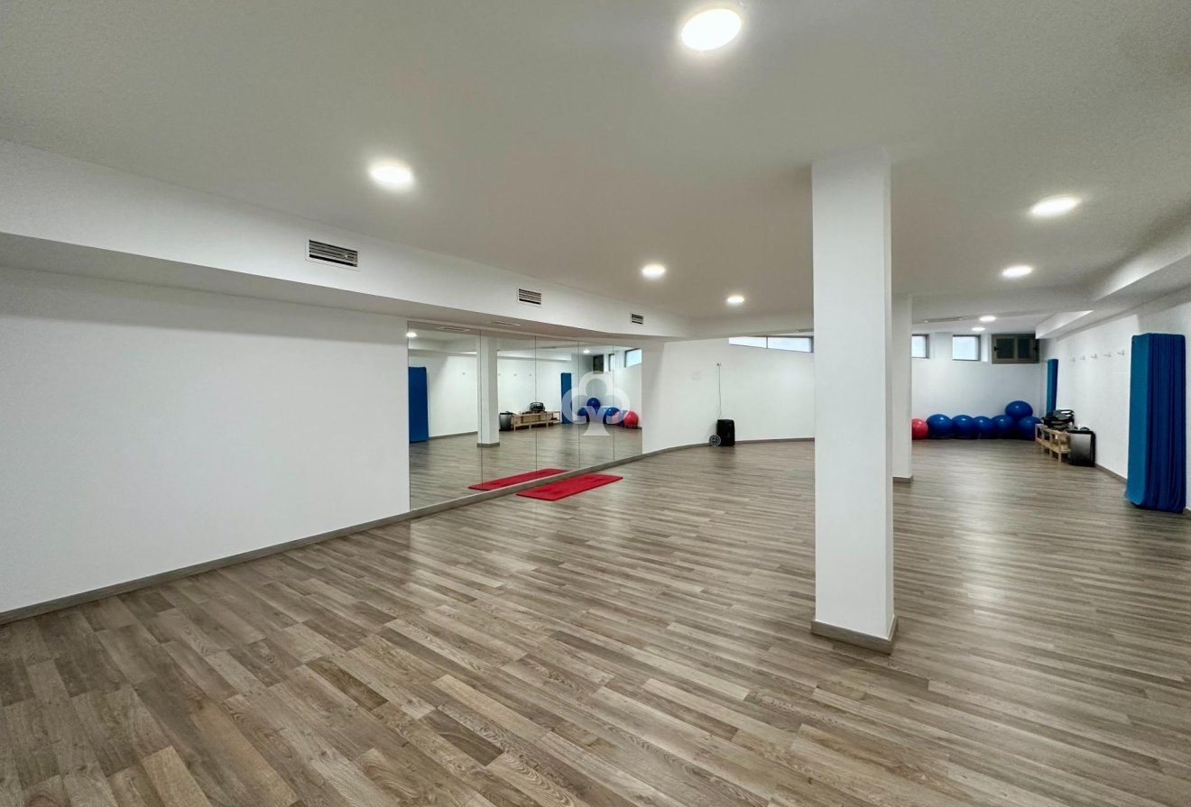 Resale - Local comercial -
Mijas - Las Cañadas