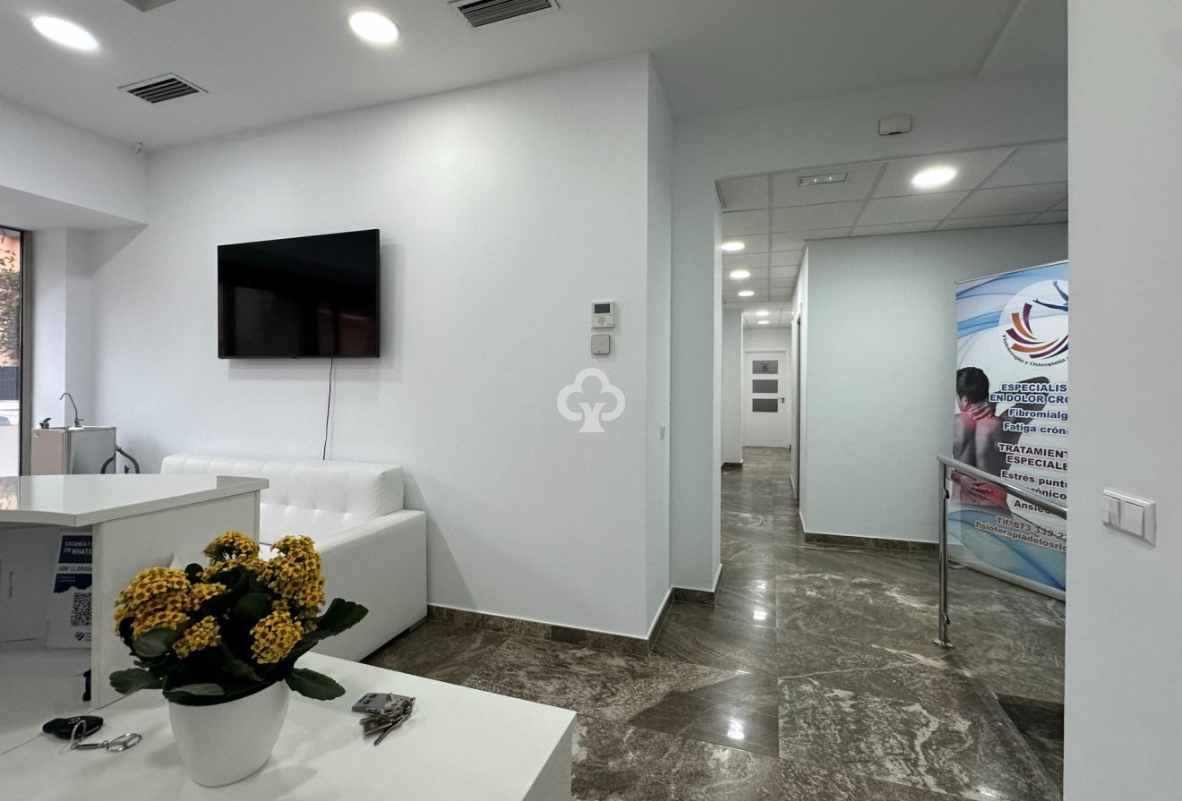 Resale - Local comercial -
Mijas - Las Cañadas