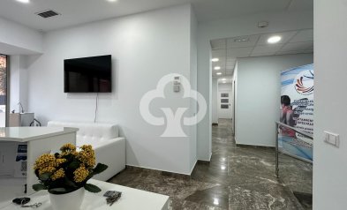 Resale - Local comercial -
Mijas - Las Cañadas