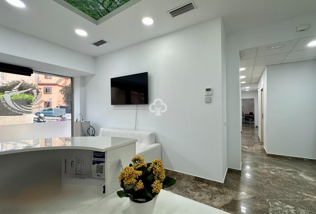 Resale - Local comercial -
Mijas - Las Cañadas