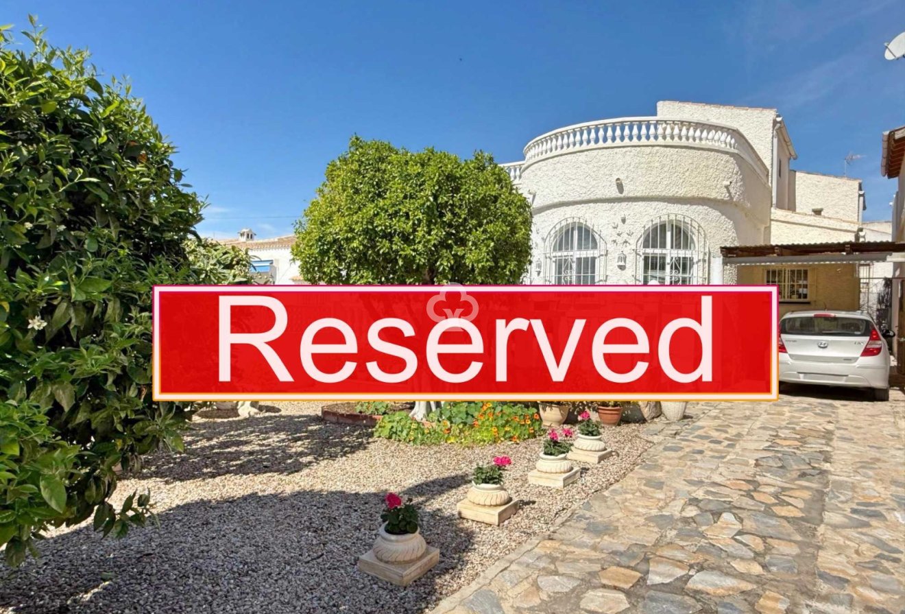 Resale - Detached villa -
Torrevieja - 03184