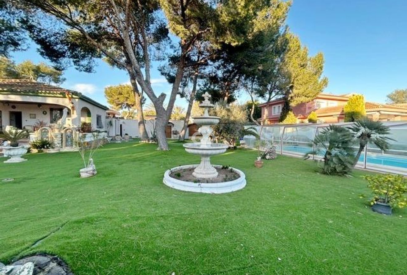 Resale - Villa -
Dehesa de campoamor - Campoamor