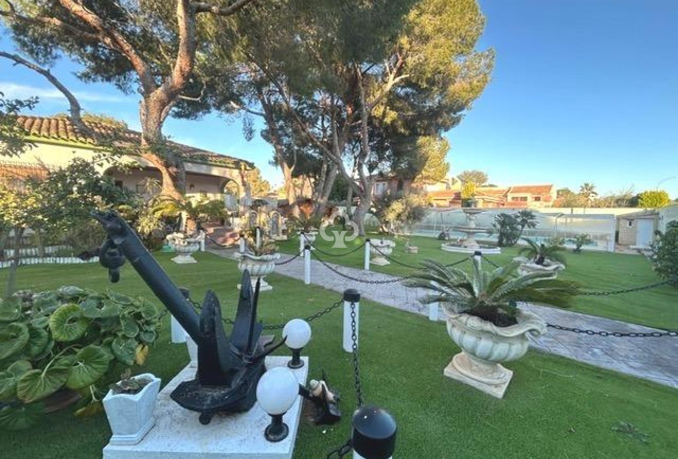 Resale - Villa -
Dehesa de campoamor - Campoamor