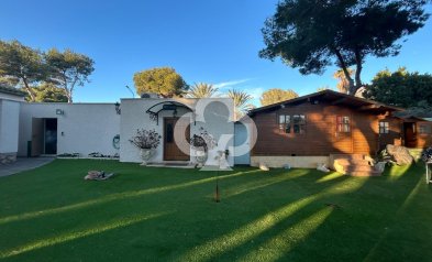 Resale - Villa -
Dehesa de campoamor - Campoamor