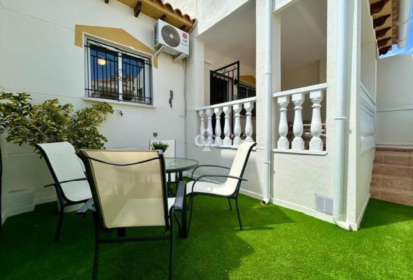 Resale - Terraced house -
Orihuela - Urbanización Perla del Mar