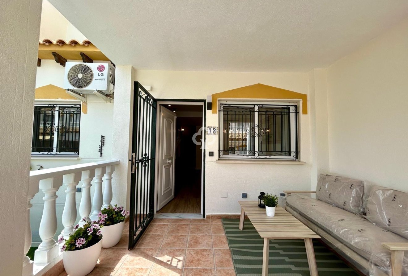 Resale - Terraced house -
Orihuela - Urbanización Perla del Mar