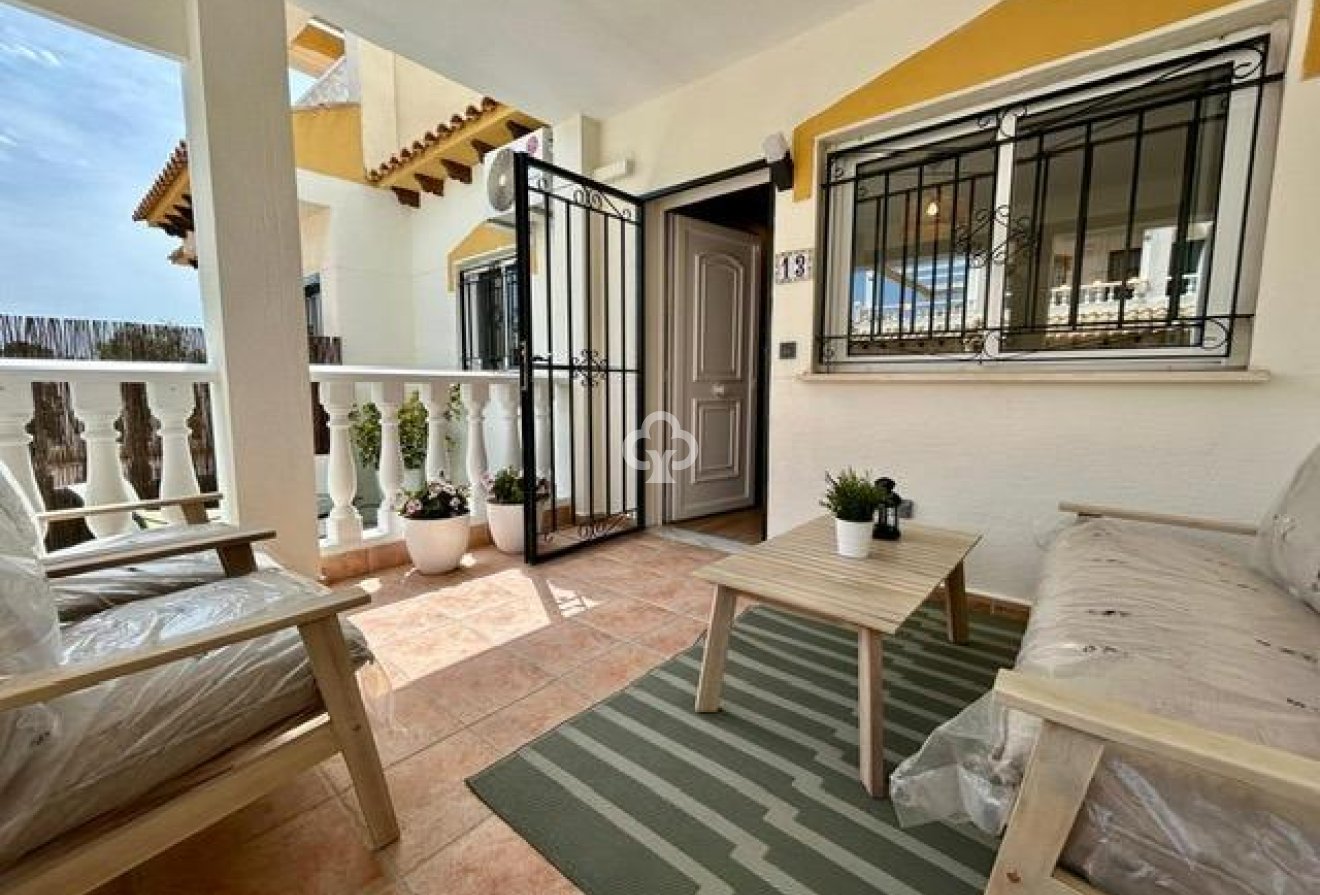 Resale - Terraced house -
Orihuela - Urbanización Perla del Mar