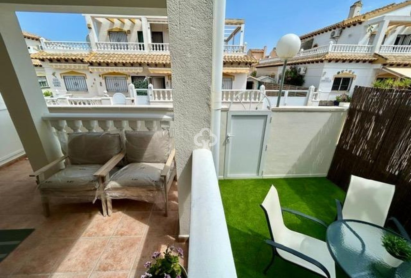 Resale - Terraced house -
Orihuela - Urbanización Perla del Mar