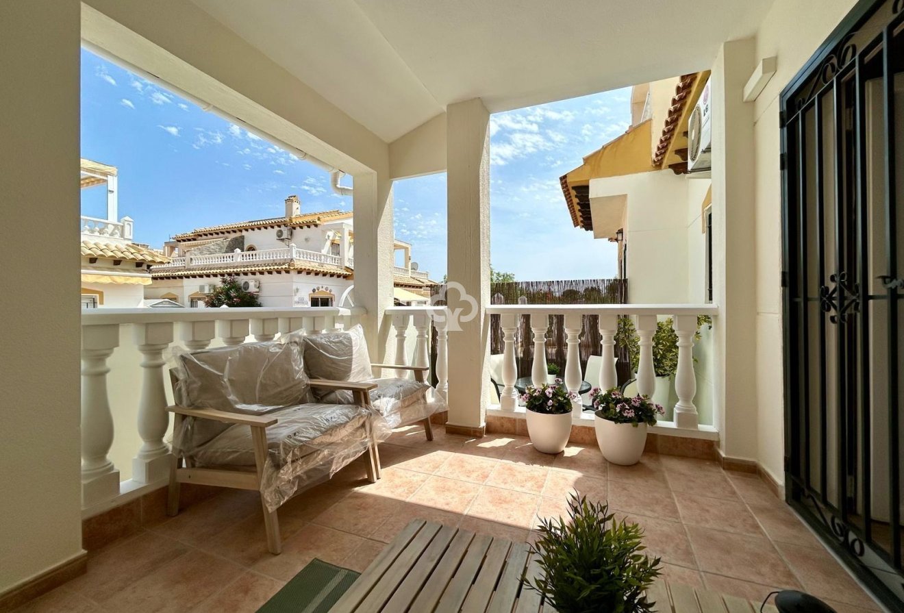 Resale - Terraced house -
Orihuela - Urbanización Perla del Mar