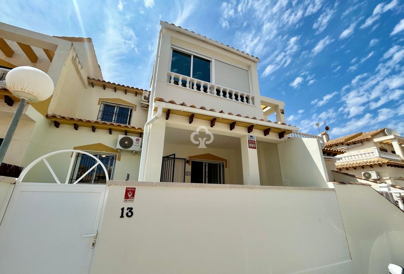 Resale - Terraced house -
Orihuela - Urbanización Perla del Mar