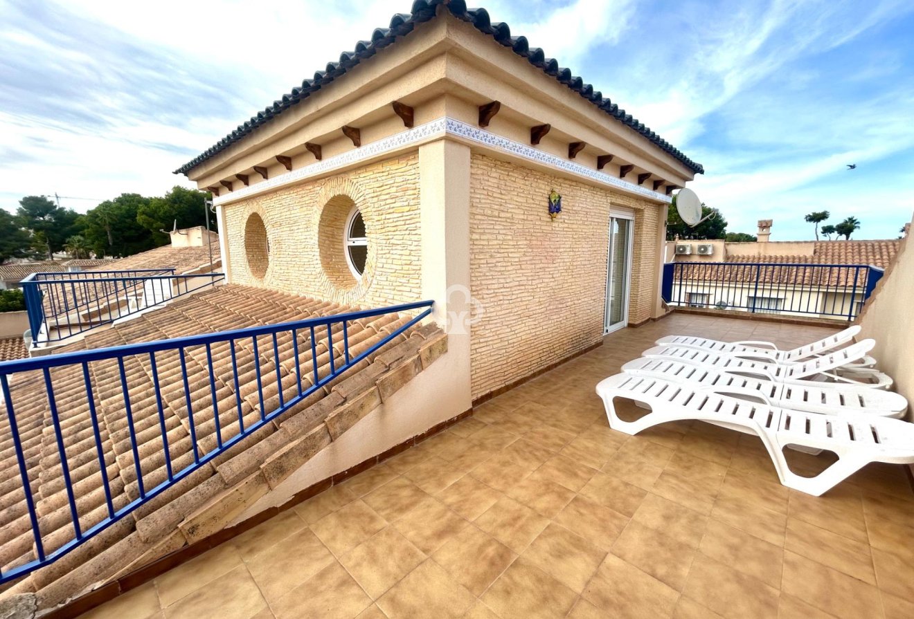 Resale - Terraced house -
Dehesa de campoamor - Campoamor