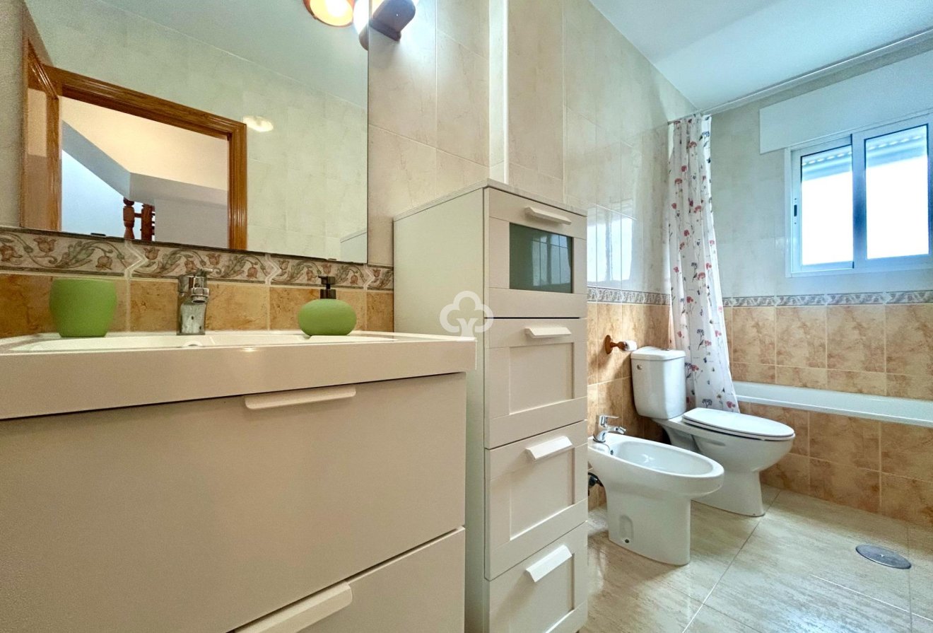 Resale - Terraced house -
Dehesa de campoamor - Campoamor