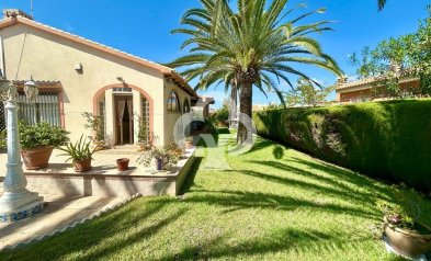 Resale - Villa -
Orihuela Costa - Aguamarina