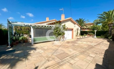Resale - Villa -
Orihuela Costa - Aguamarina