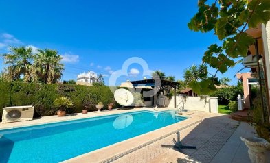Resale - Villa -
Orihuela Costa - Aguamarina