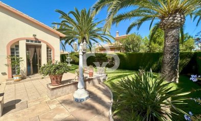 Resale - Villa -
Orihuela Costa - Aguamarina