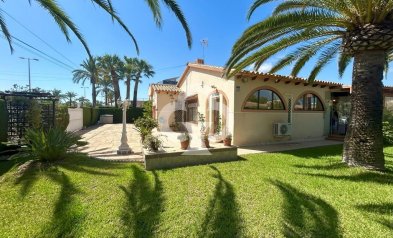 Resale - Villa -
Orihuela Costa - Aguamarina