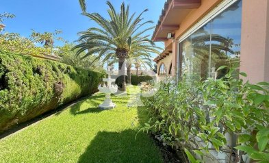 Resale - Villa -
Orihuela Costa - Aguamarina
