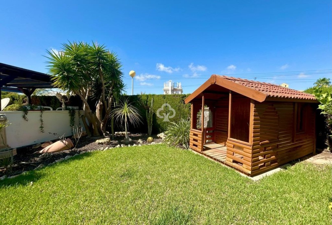 Resale - Villa -
Orihuela Costa - Aguamarina