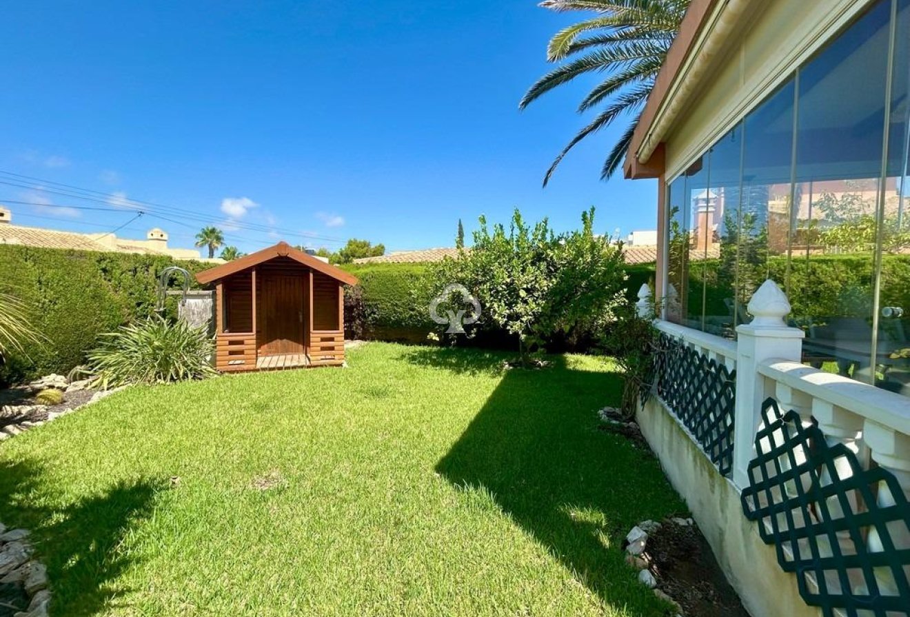 Resale - Villa -
Orihuela Costa - Aguamarina