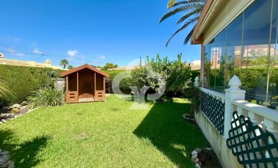 Resale - Villa -
Orihuela Costa - Aguamarina