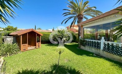 Resale - Villa -
Orihuela Costa - Aguamarina