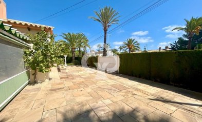 Resale - Villa -
Orihuela Costa - Aguamarina