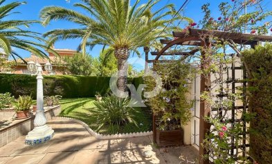 Resale - Villa -
Orihuela Costa - Aguamarina