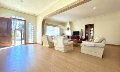 Resale - Villa -
Orihuela Costa - Aguamarina