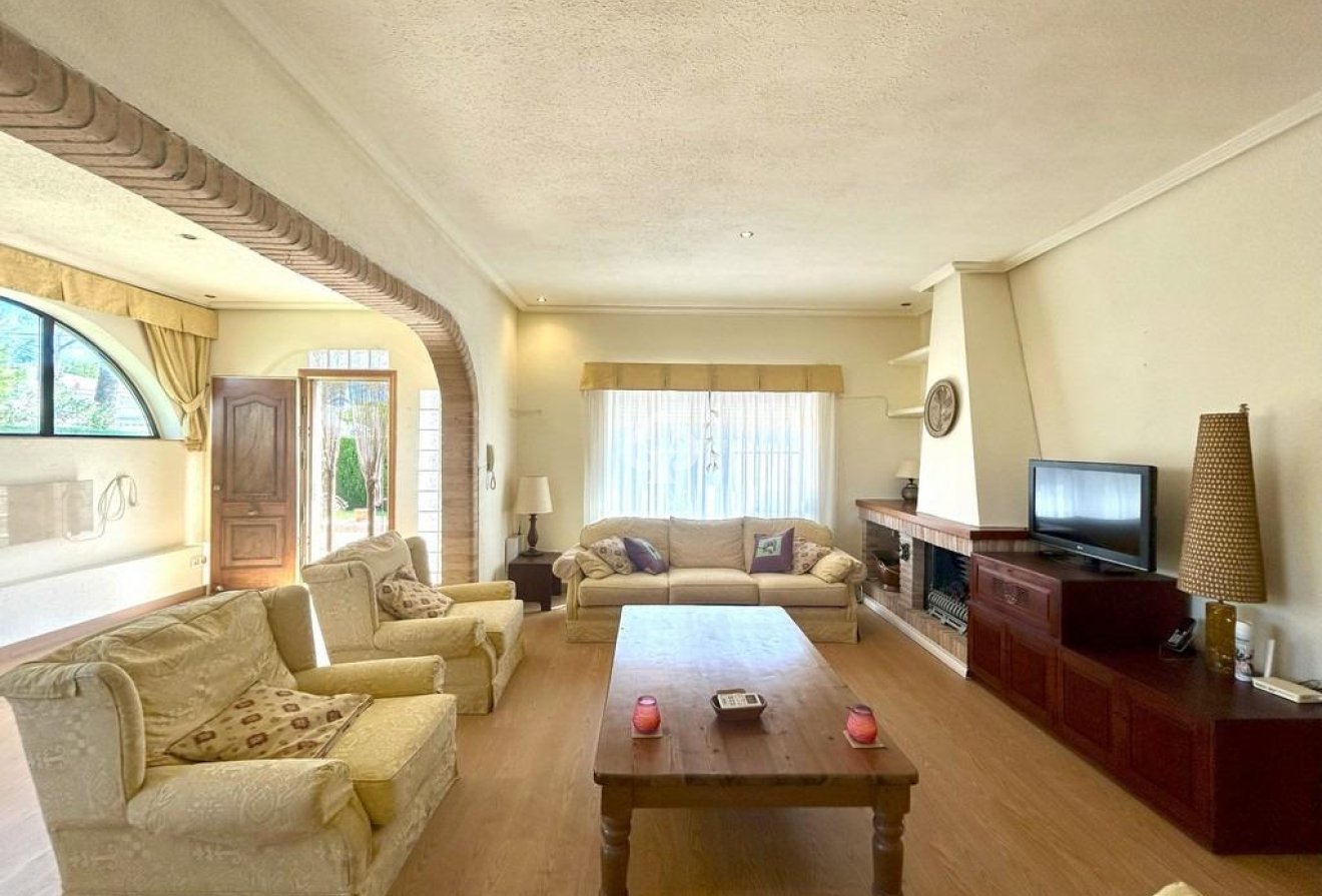 Resale - Villa -
Orihuela Costa - Aguamarina