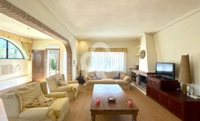 Resale - Villa -
Orihuela Costa - Aguamarina