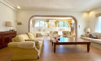 Resale - Villa -
Orihuela Costa - Aguamarina