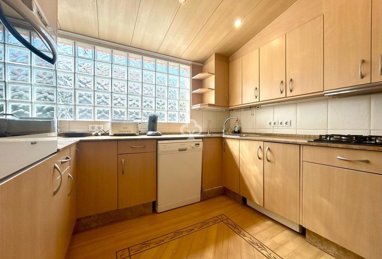 Resale - Villa -
Orihuela Costa - Aguamarina