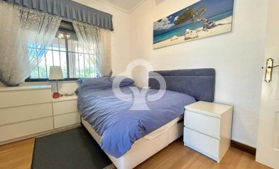 Resale - Villa -
Orihuela Costa - Aguamarina