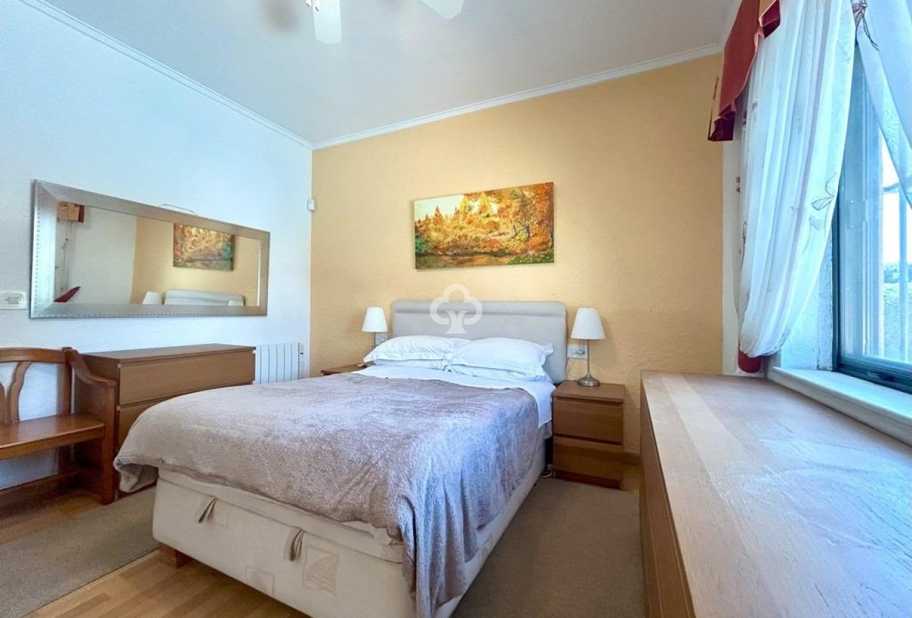 Resale - Villa -
Orihuela Costa - Aguamarina