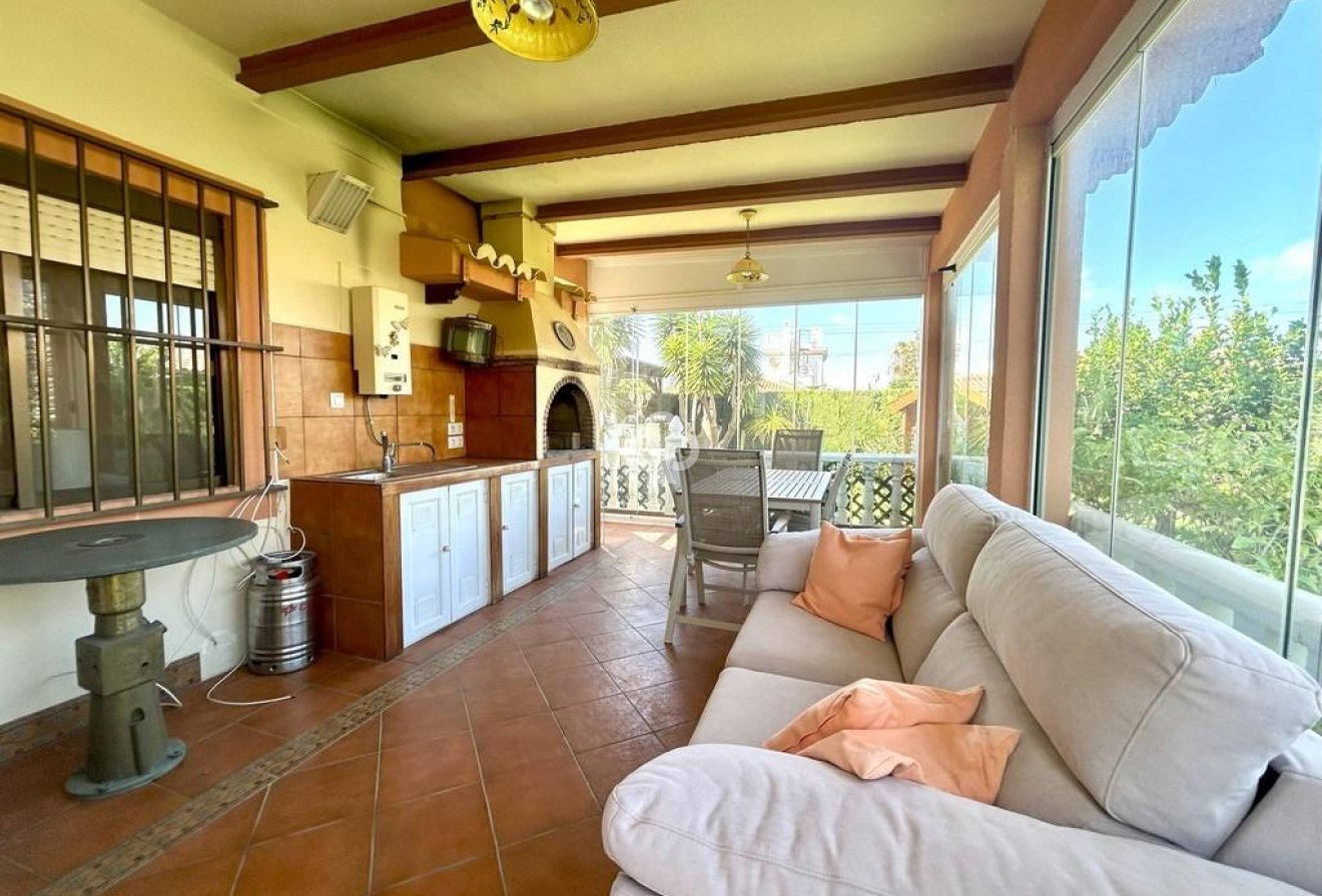 Resale - Villa -
Orihuela Costa - Aguamarina