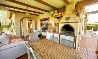 Resale - Villa -
Orihuela Costa - Aguamarina