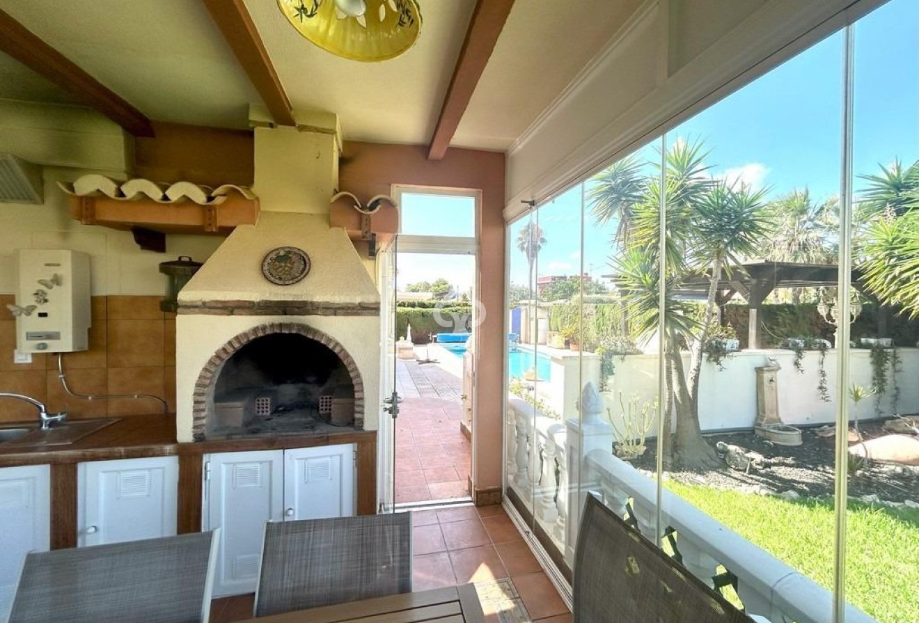 Resale - Villa -
Orihuela Costa - Aguamarina