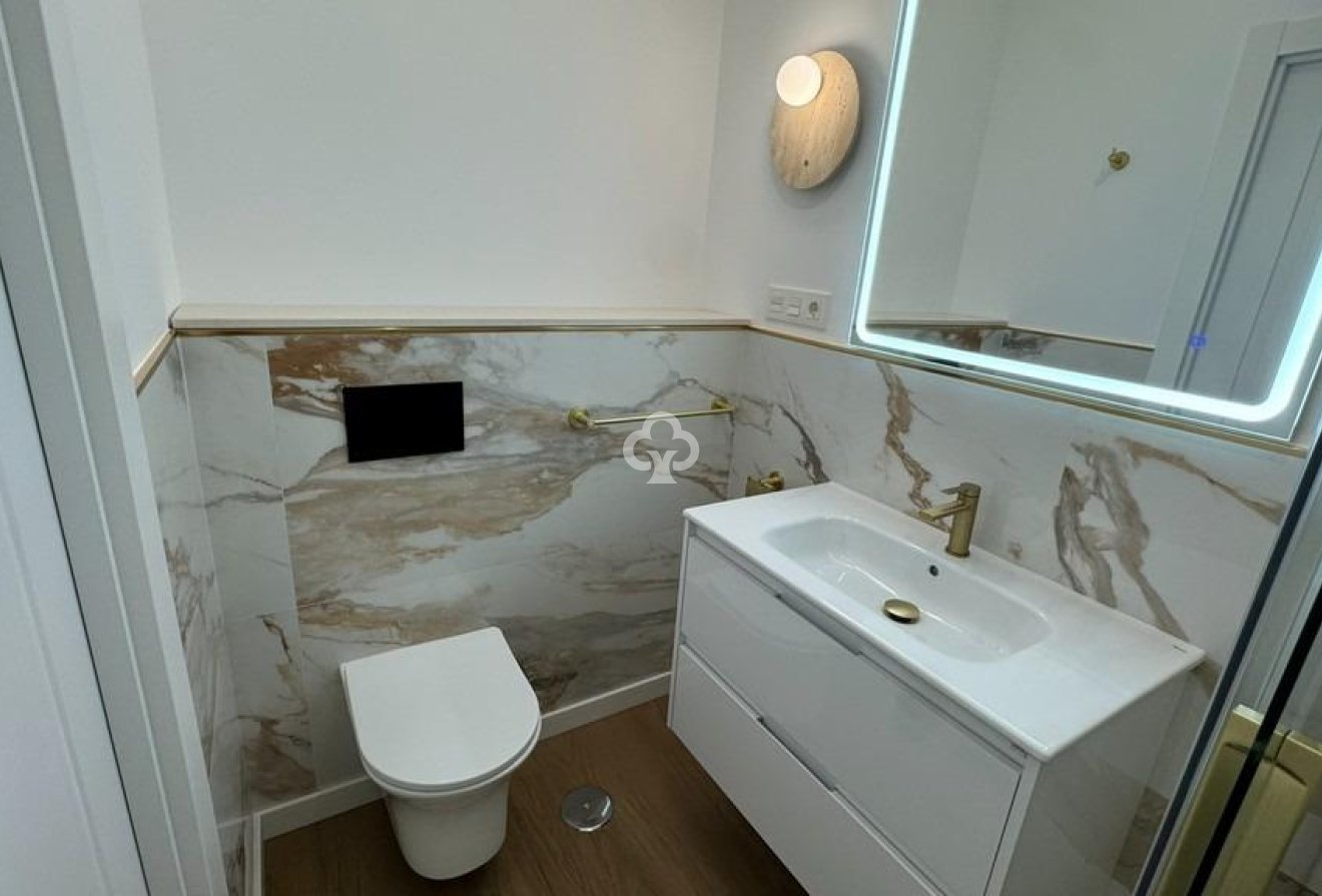 Resale - Apartment -
Torrevieja - Punta Prima