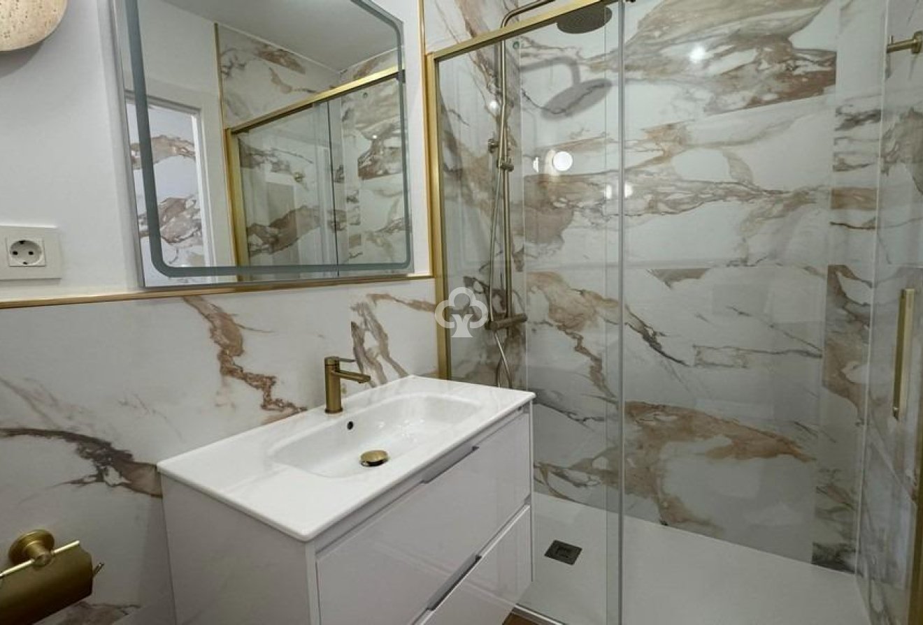 Resale - Apartment -
Torrevieja - Punta Prima