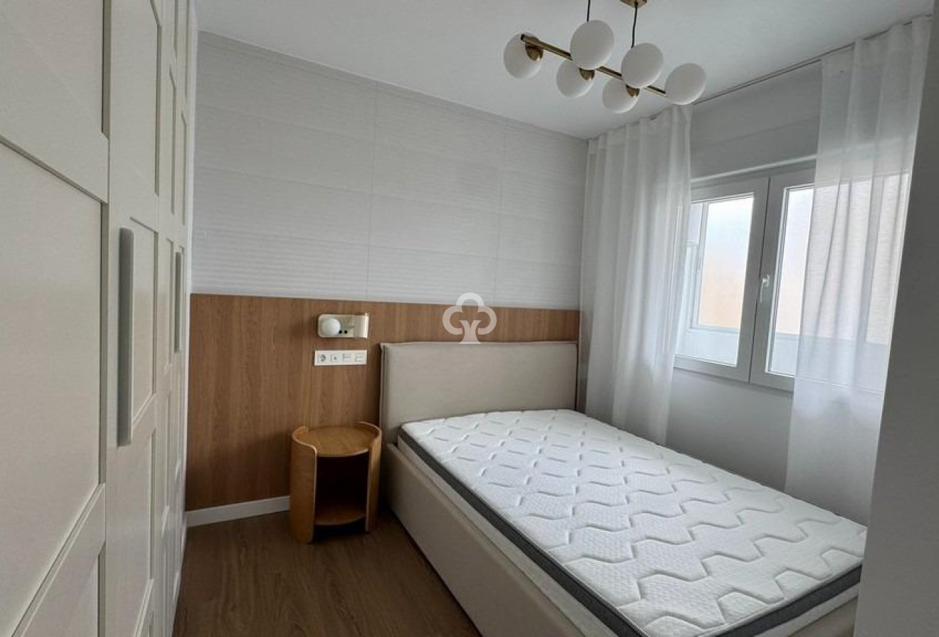 Resale - Apartment -
Torrevieja - Punta Prima