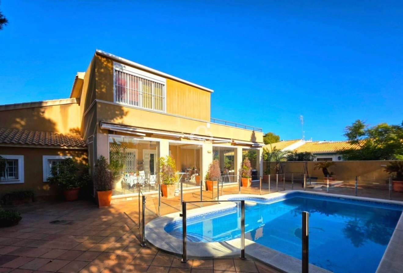 Resale - Villa -
Dehesa de campoamor - Campoamor