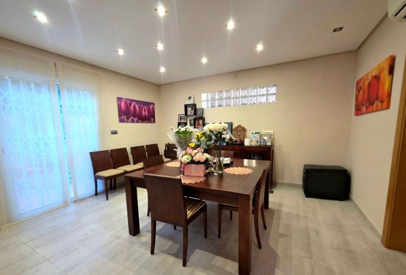 Resale - Villa -
Dehesa de campoamor - Campoamor