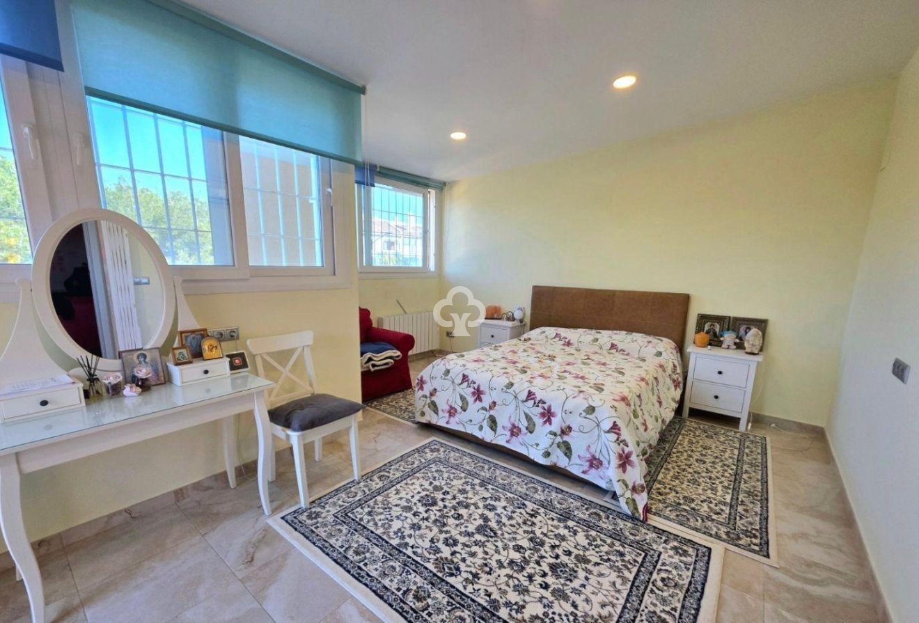 Resale - Villa -
Dehesa de campoamor - Campoamor