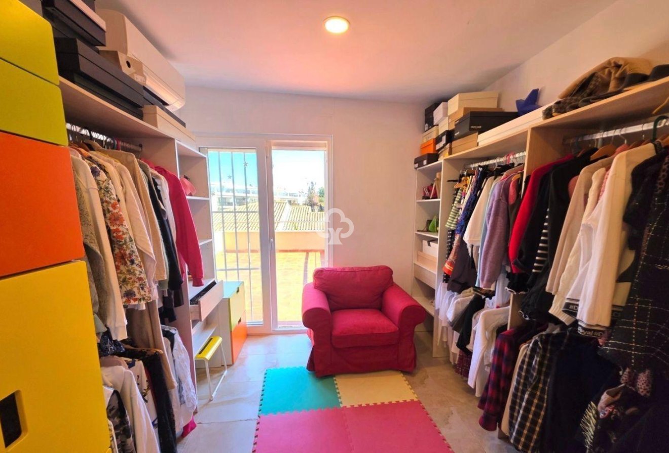 Resale - Villa -
Dehesa de campoamor - Campoamor